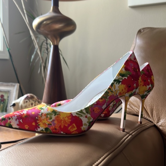 New Manolo Blahnik Pumps size  37.5 - Picture 10 of 11